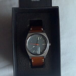Nixon time teller NWT